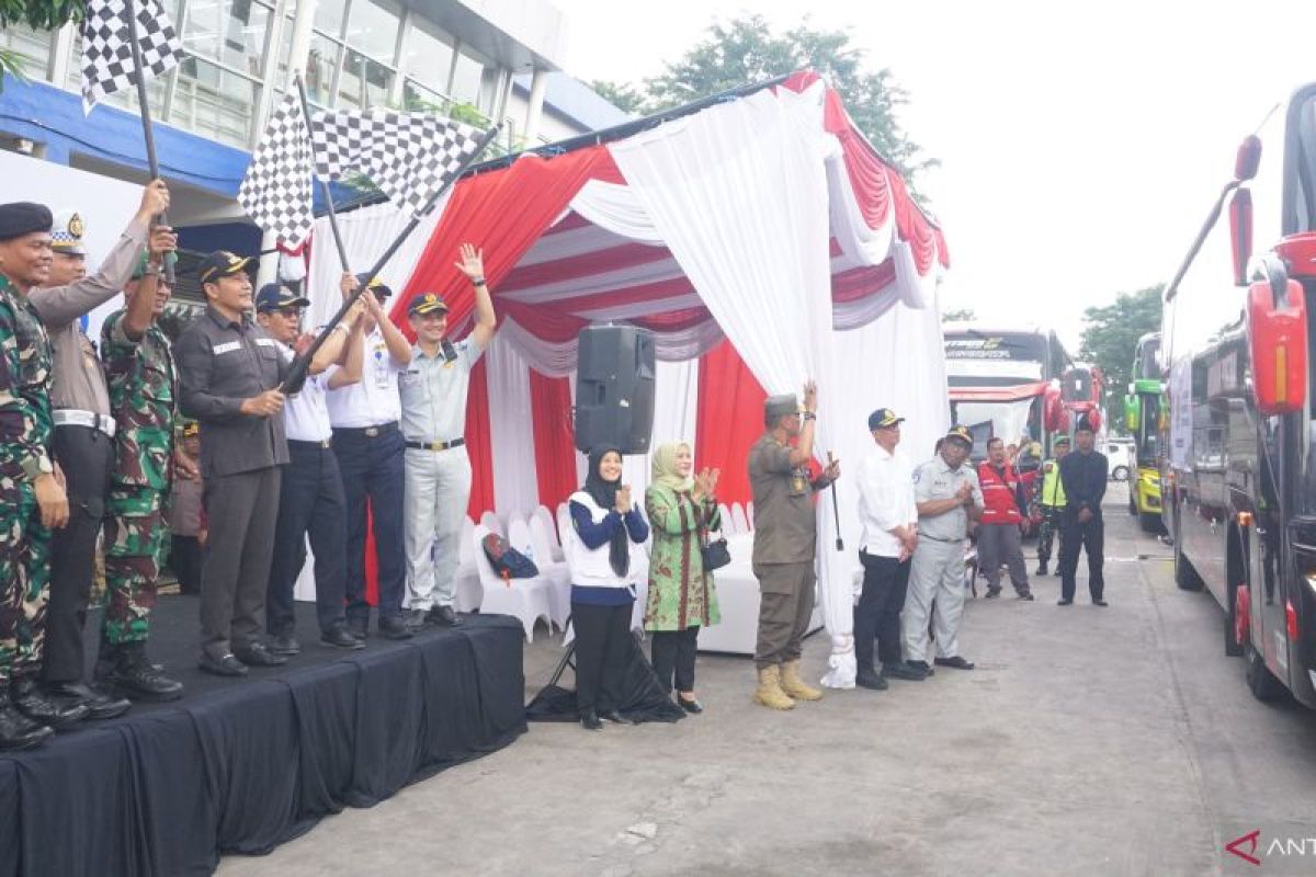 Bupati Sidoarjo berangkatkan peserta mudik gratis di Terminal Purabaya