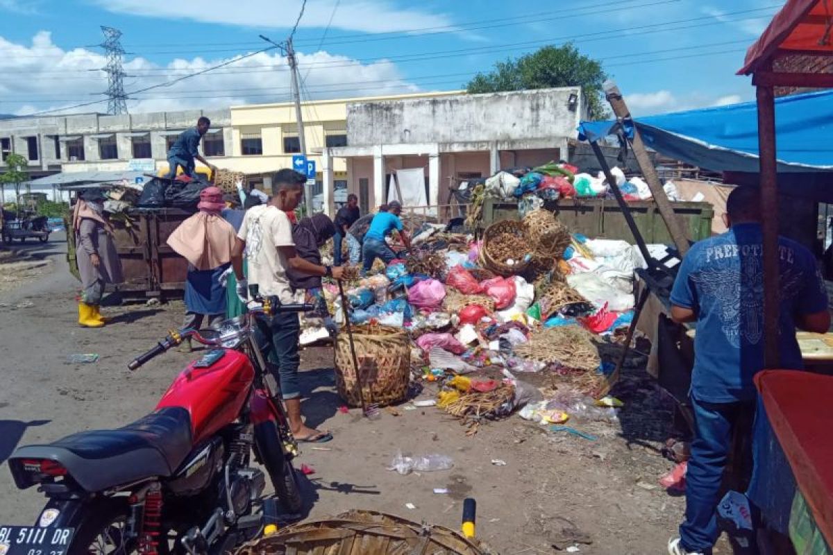 Masyarakat Aceh Besar diajak kurangi sampah plastik