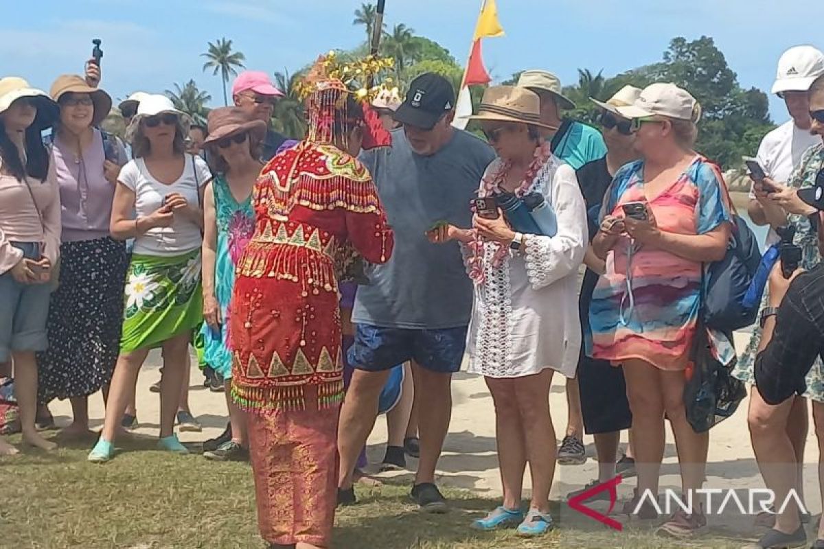Wisatawan di Bangka capai 10 ribu orang