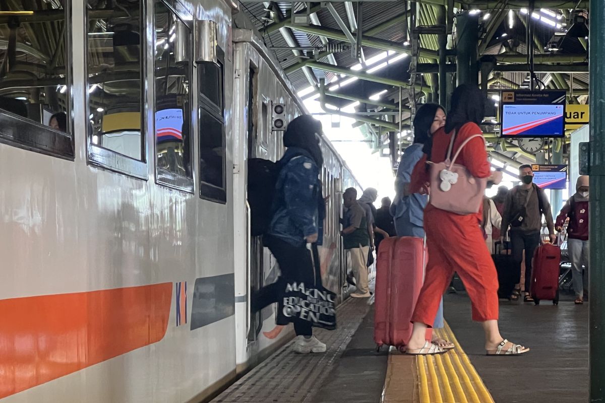 Sebanyak 16 ribu penumpang tiba di Stasiun Gambir pada H+6 Lebaran