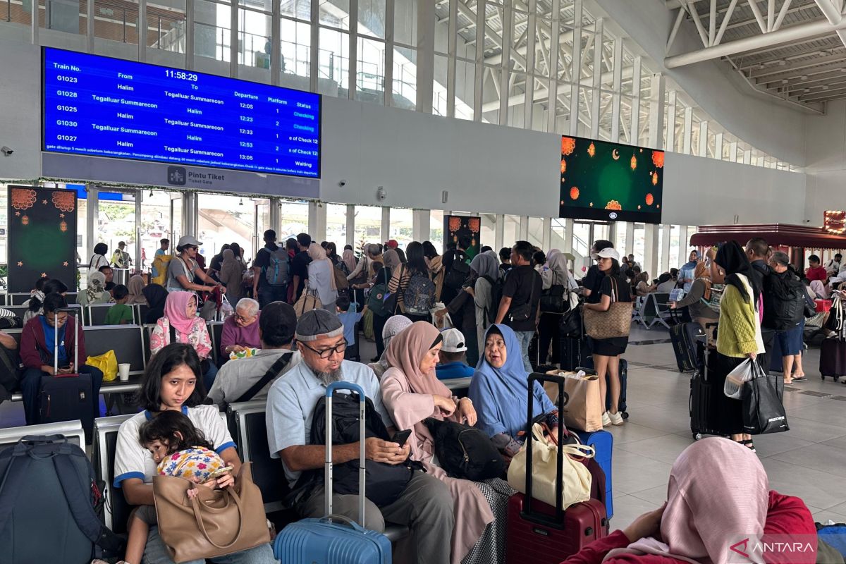 Penumpang Whoosh tembus 23 ribu pada puncak arus balik Minggu