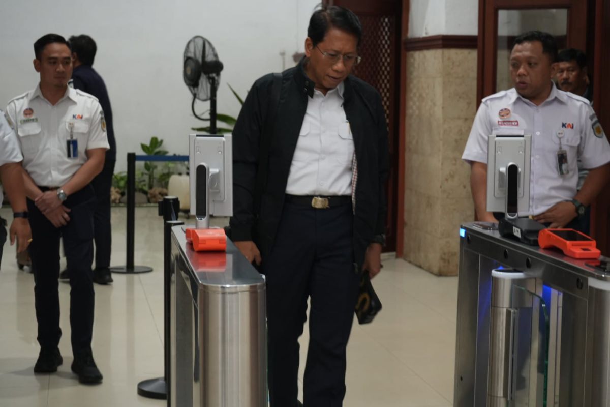 Dirut KAI tinjau tiga stasiun yang akan direnovasi di Daop Jember