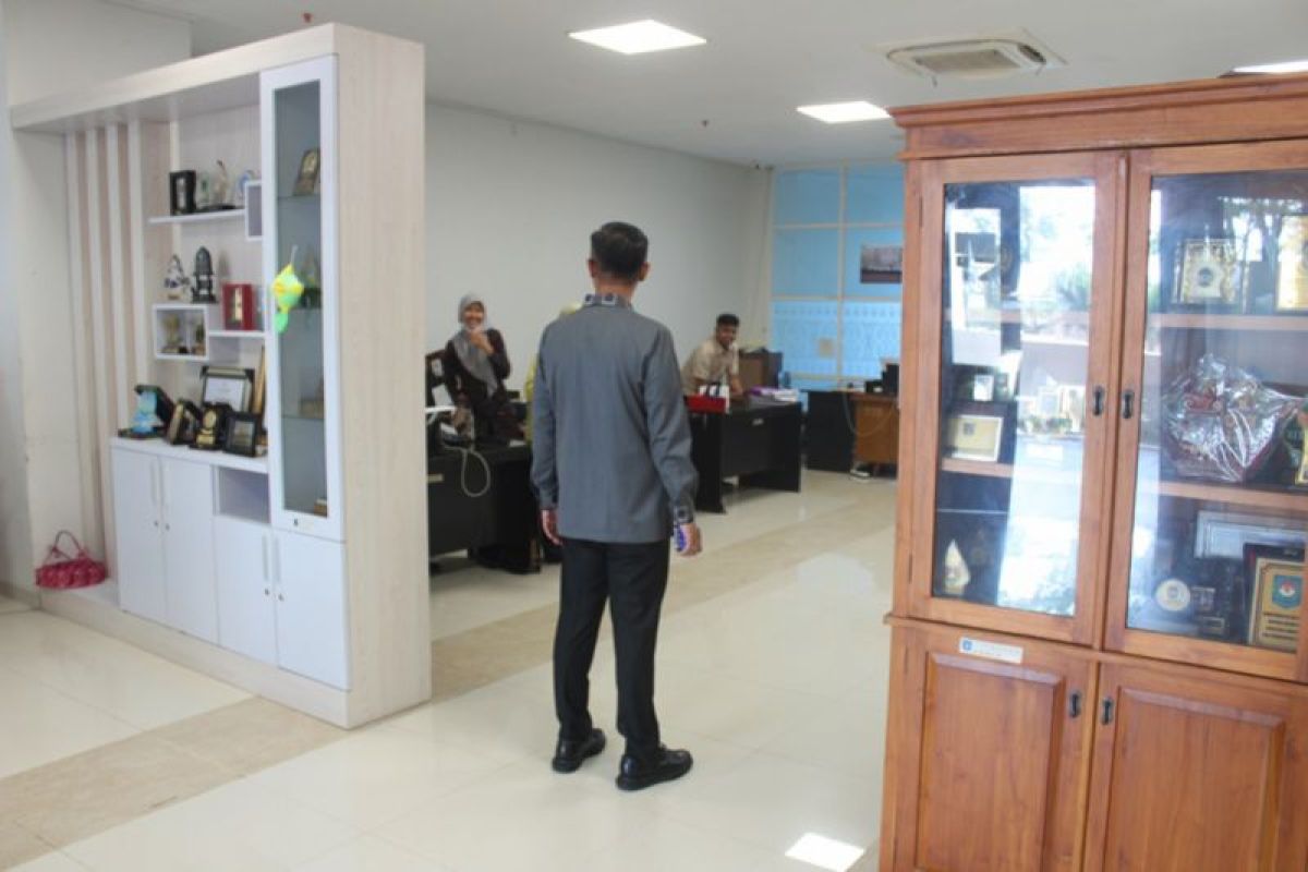 Lombok Tengah terapkan absensi elektronik di hari pertama kerja ASN