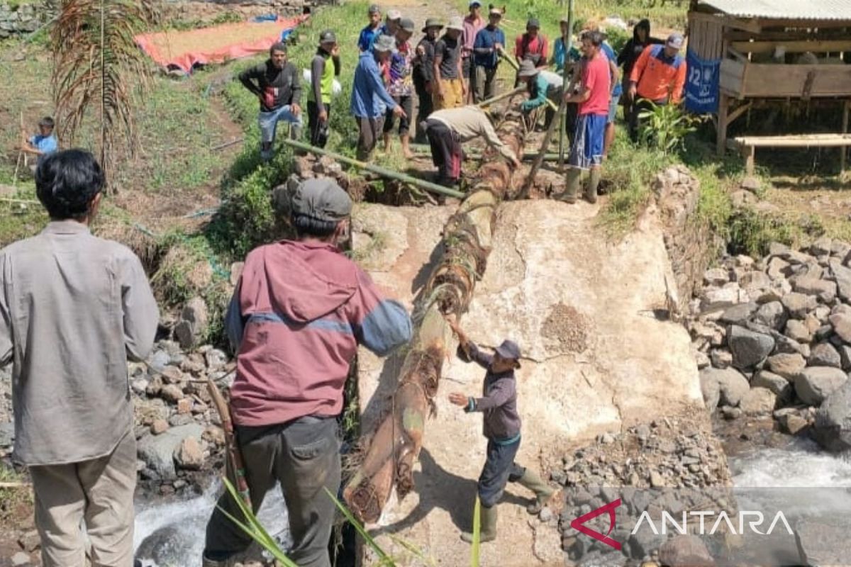BPBD: Warga bangun jembatan darurat aktivitas kembali normal