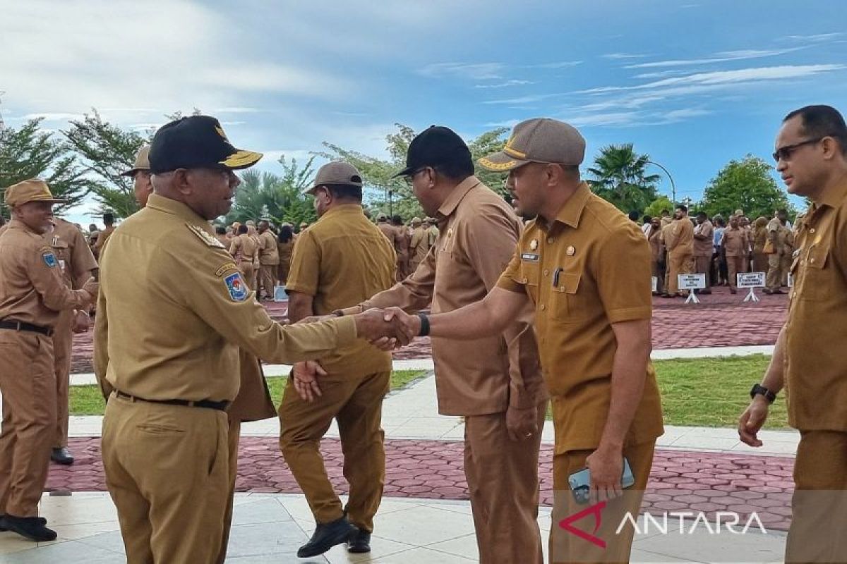 Dominggus Mandacan minta pejabat tuntaskan LHKPN 2024
