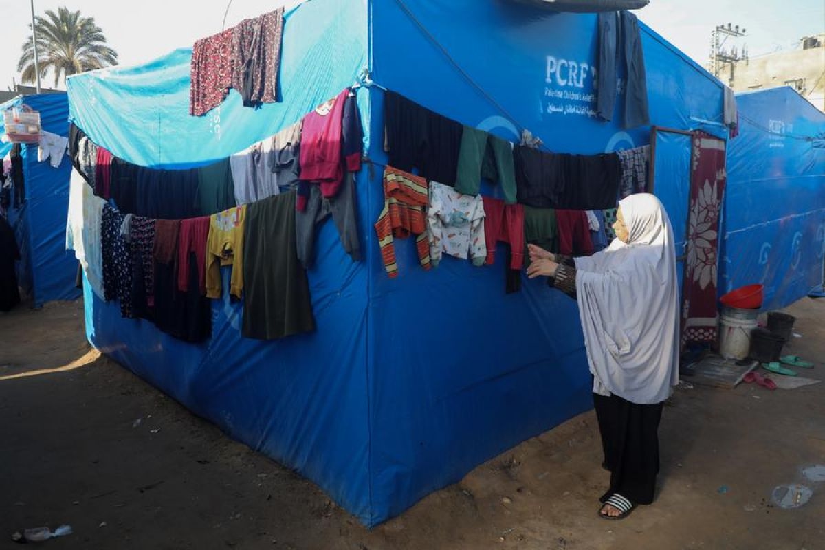 Pengungsi Gaza bagikan harapan lewat makanan di tengah reruntuhan