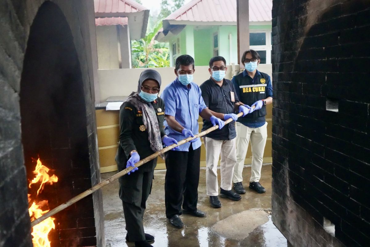 Balai karantina Kepri musnahkan komoditas tak berdokumen guna lindungi SDA