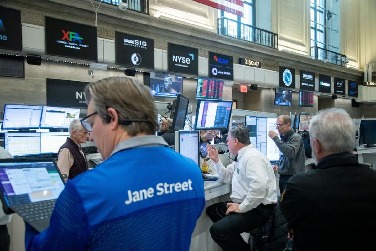Saham-saham AS melonjak usai Trump tunda sejumlah besar tarif