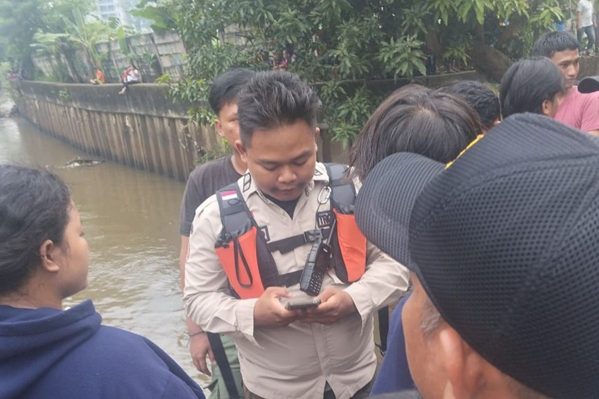 BPBD hentikan sementara pencarian bocah hanyut di Kali Pesanggrahan 
