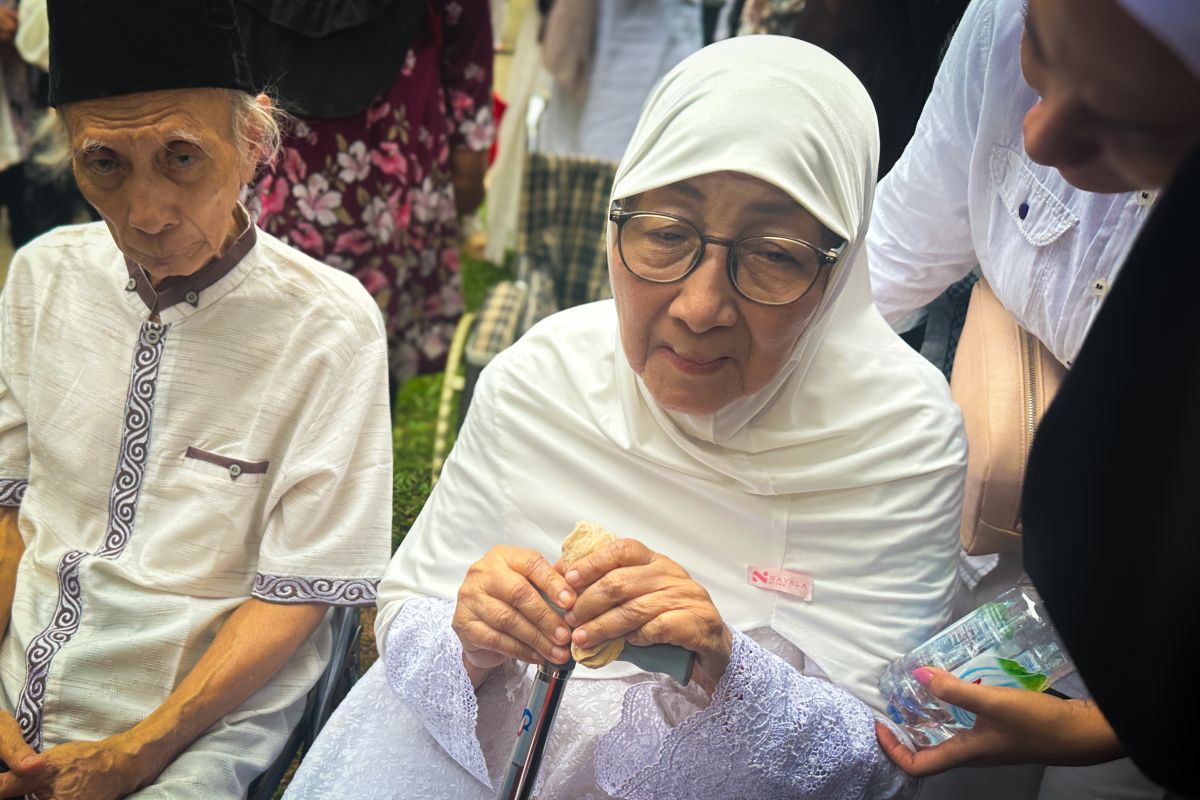 Tak hanya kakak, Titiek Puspa juga sosok ibu & teman bagi adik-adiknya