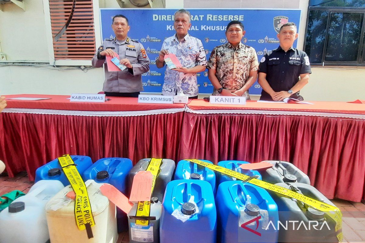 Polda Kalsel tangkap dua operator SPBU jual Pertalite Rp10.200 per liter