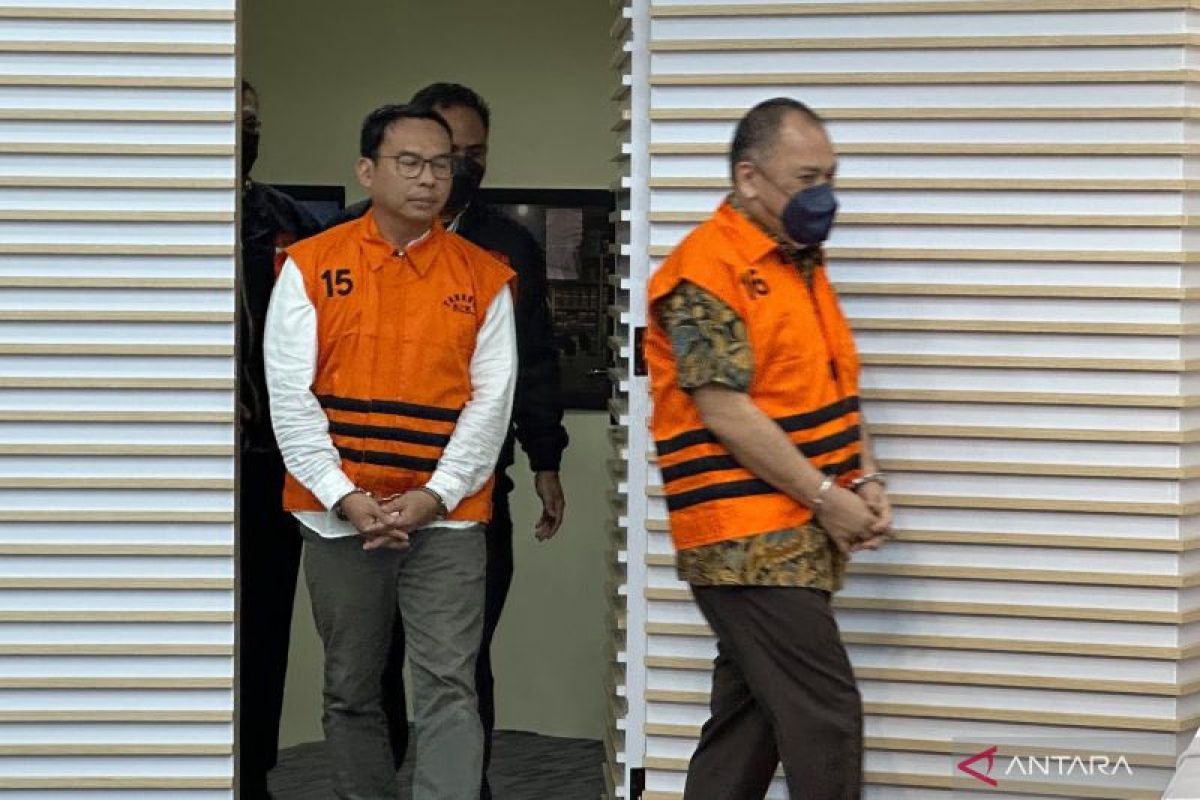KPK tahan dua tersangka kasus korupsi jual beli gas