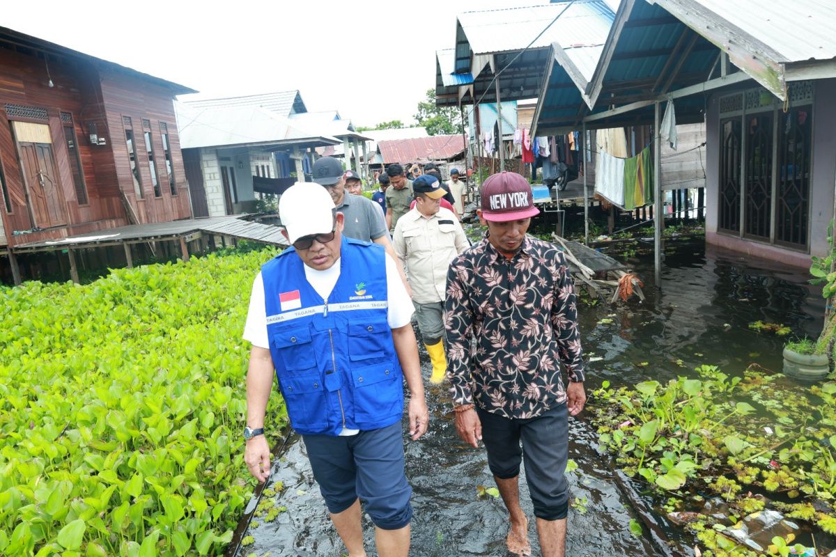 Pastikan dampak banjir, Bupati HSU kunjungi Desa Danau Terate