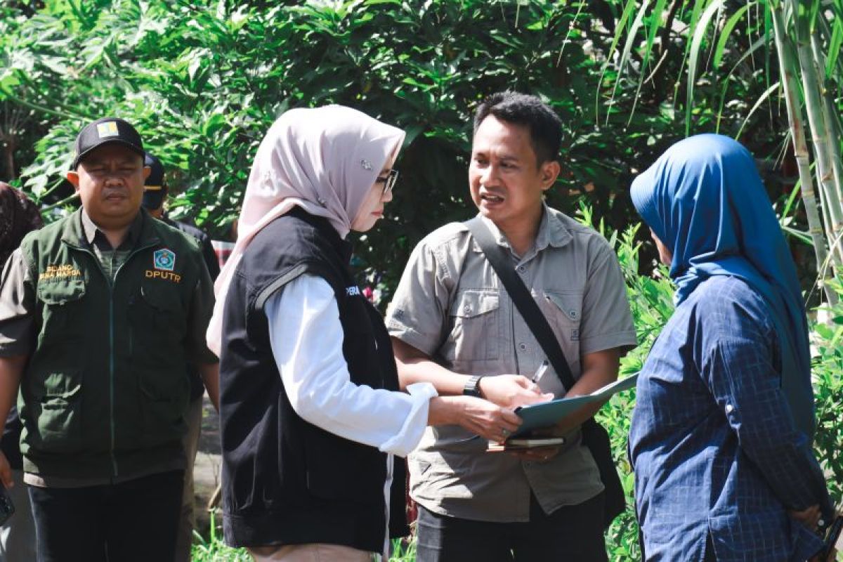 Pemkab Lumajang bangun jalan beton 1,4 km di Desa Kalisemut