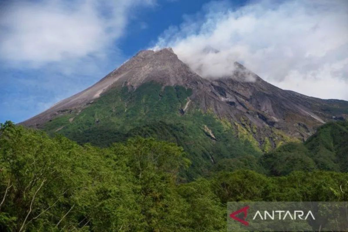 Masyarakat diminta taati larangan mendaki Gunung Merapi