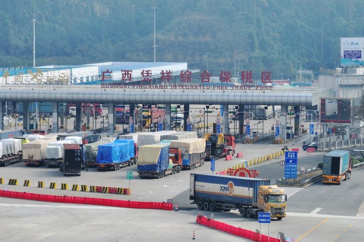 Tajuk Xinhua: Kunjungan Xi perkuat hubungan China-Vietnam (Bagian 2)