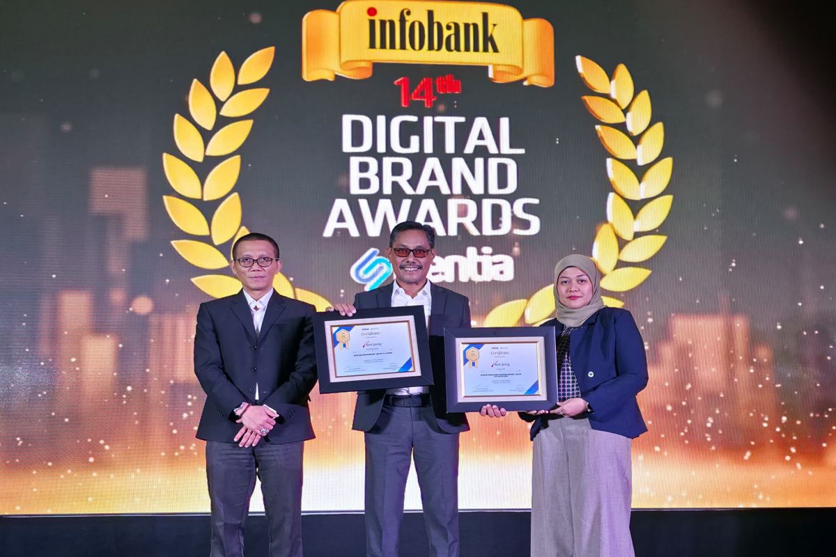 Bank Jateng Syariah terima penghargaan The Best Unit Usaha Syariah 2025