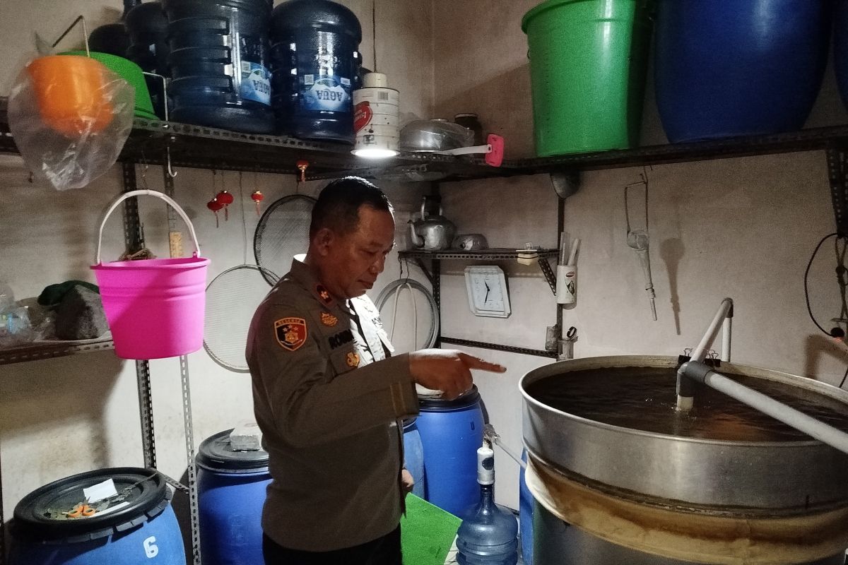 Polisi Tangerang amankan produsen rumahan miras jenis Ciu