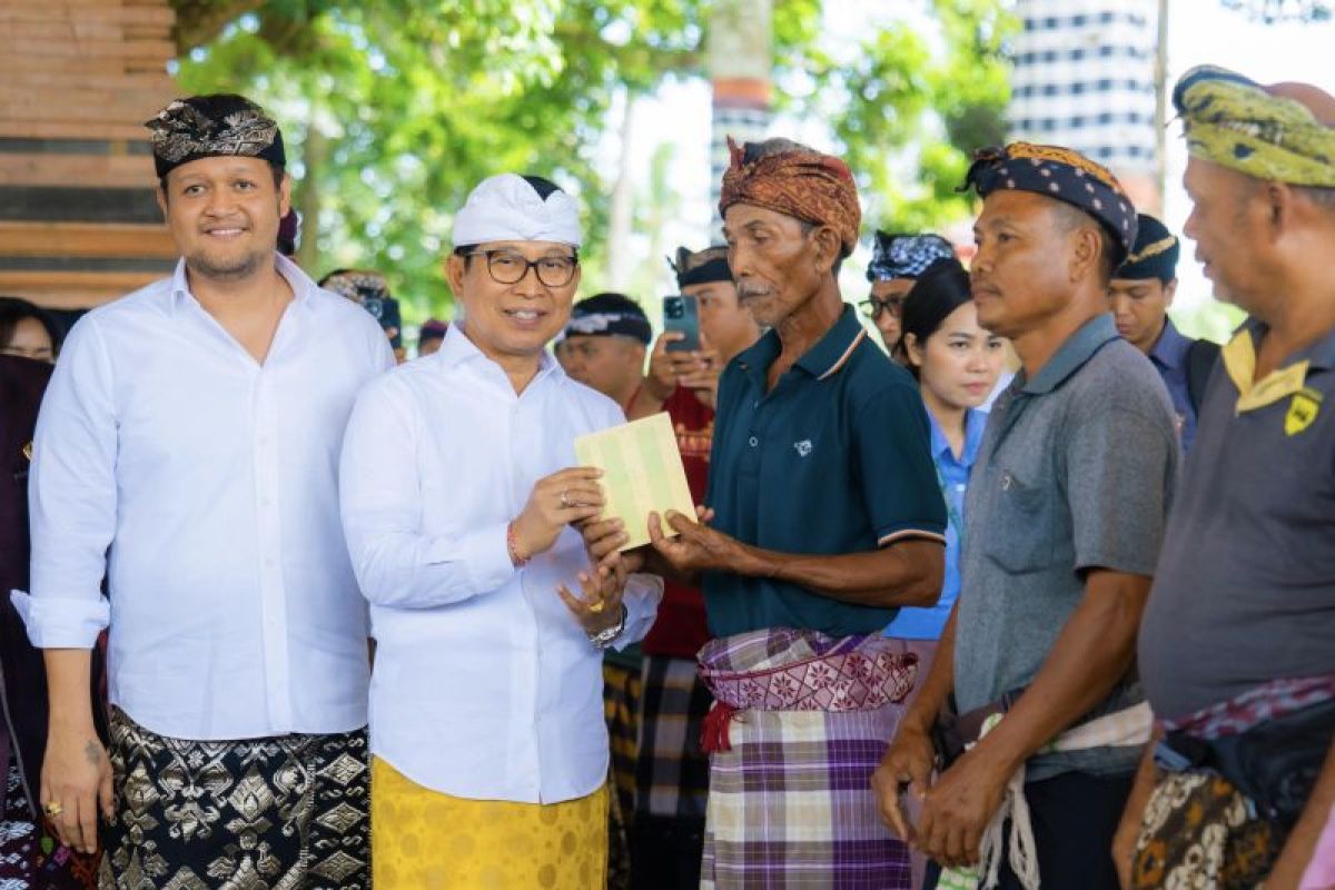 Badung salurkan bantuan untuk 88.594 KK beragama Hindu