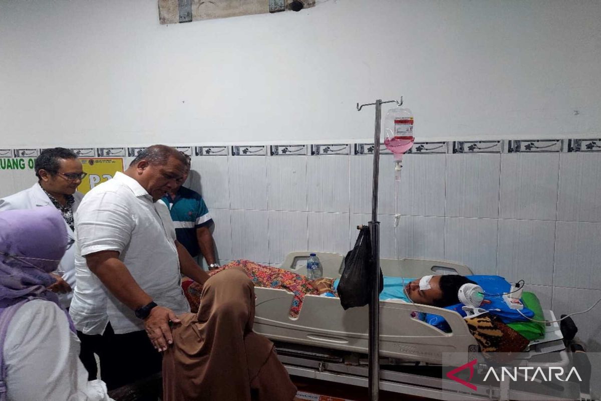 Rektor UNG kunjungi mahasiswa korban hanyut di Rumah Sakit Aloei Saboe