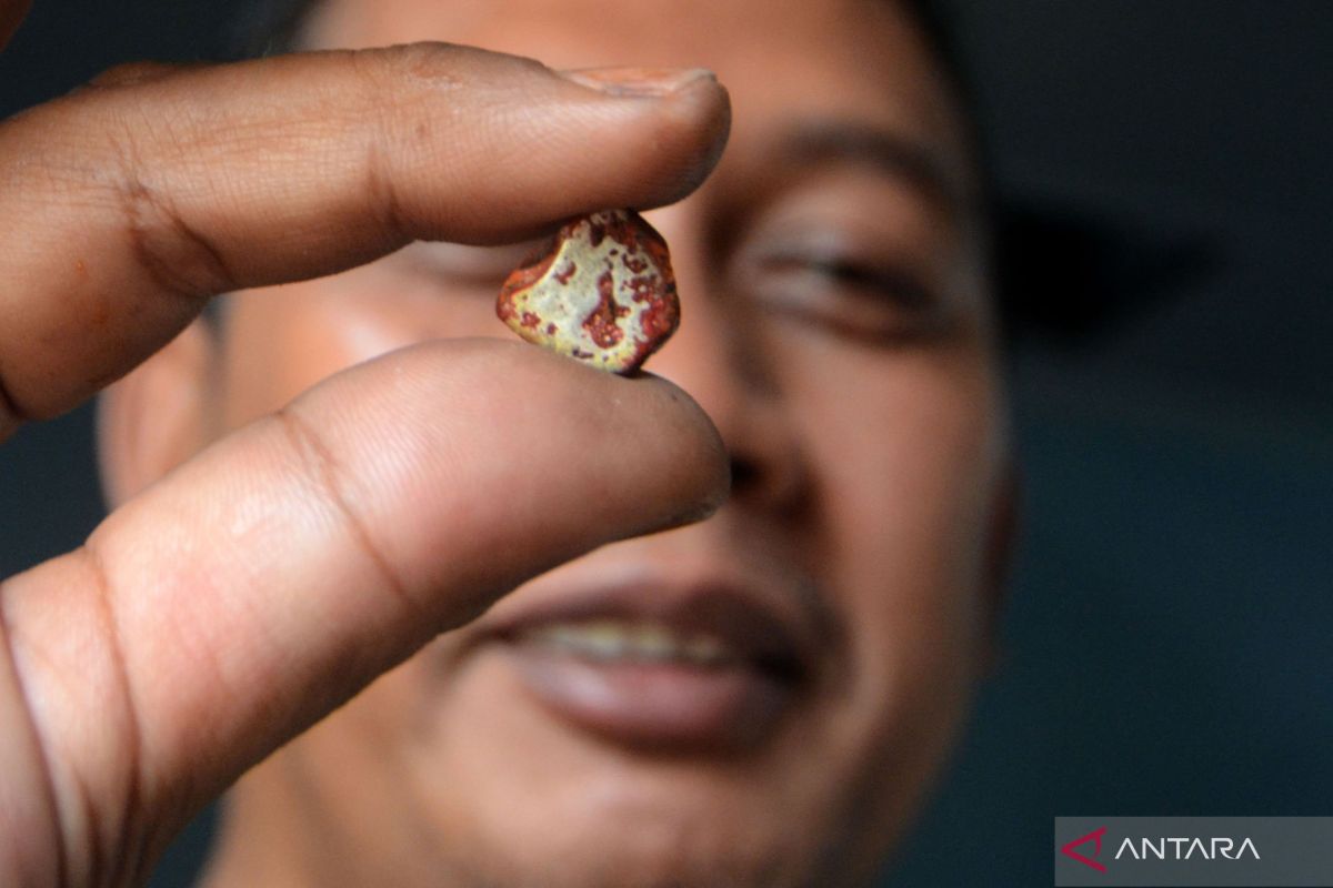 Emas Antam lebih melejit jadi Rp1,975 juta per gram