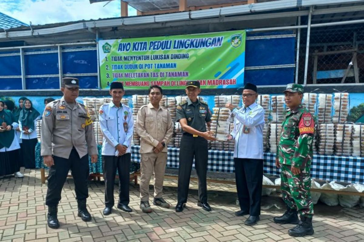 Program MBG perdana di HST dapat respons postitf