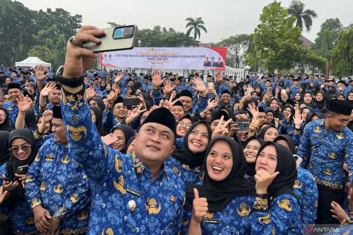 Bupati Bogor Rudy Susmanto lantik 3.344 PPPK dan 352 CPNS