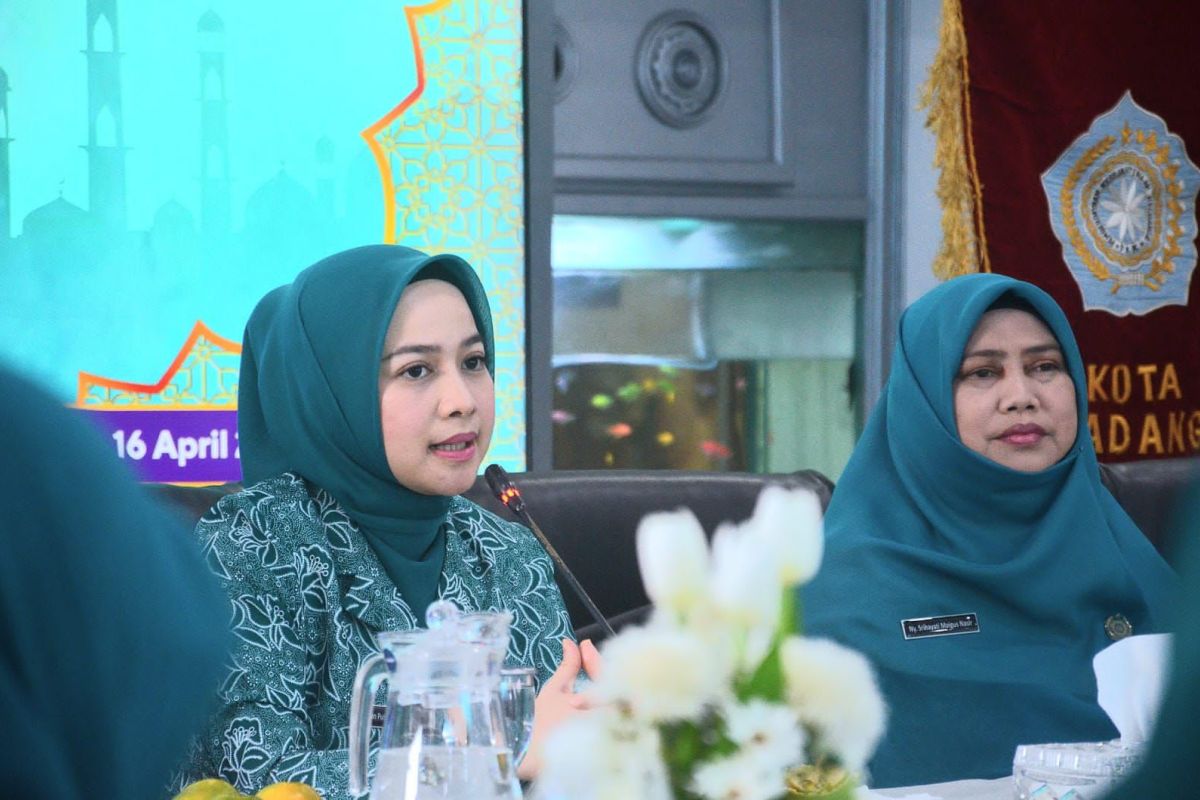 Dian Puspita Fadly Amran pimpin rapat kerja pengurus TP-PKK Kota Padang tahun 2025