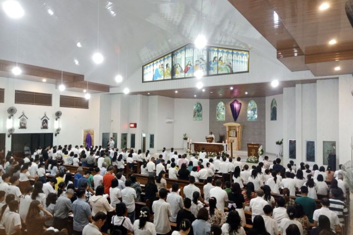 Ibadah Kamis Putih di Gereja Regina Pacis Tanjungpandan berlangsung damai