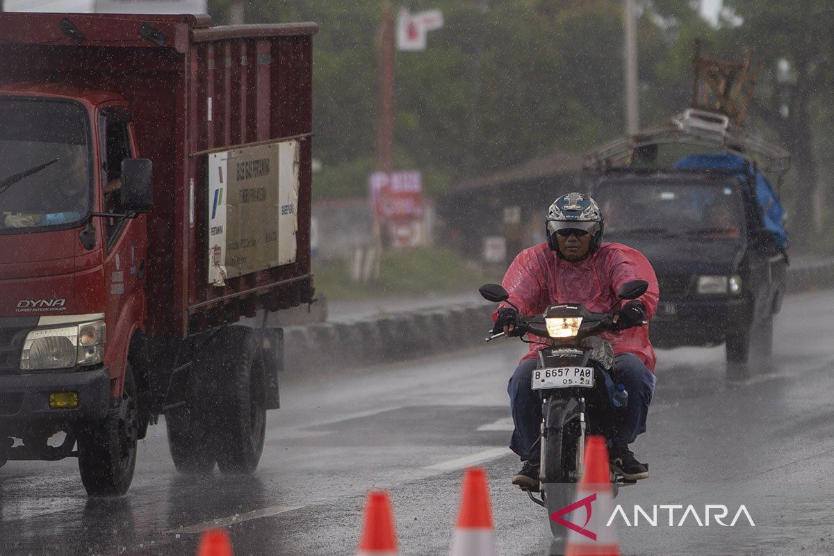 BMKG prakirakan mayoritas wilayah Indonesia diguyur hujan pada hari ini