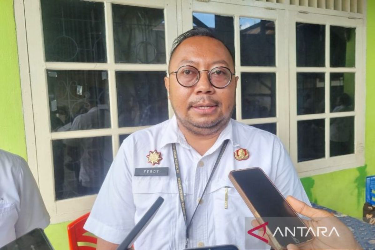 Pemkab Manokwari berikan santunan kepada warga terdampak huntara