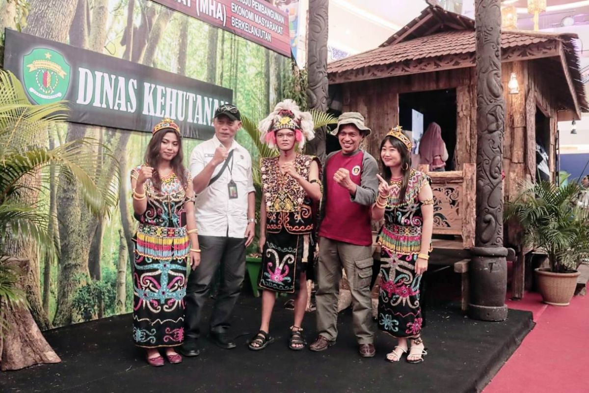 Dishut Kaltim  kenalkan hasil pemberdayaan ekonomi masyarakat adat