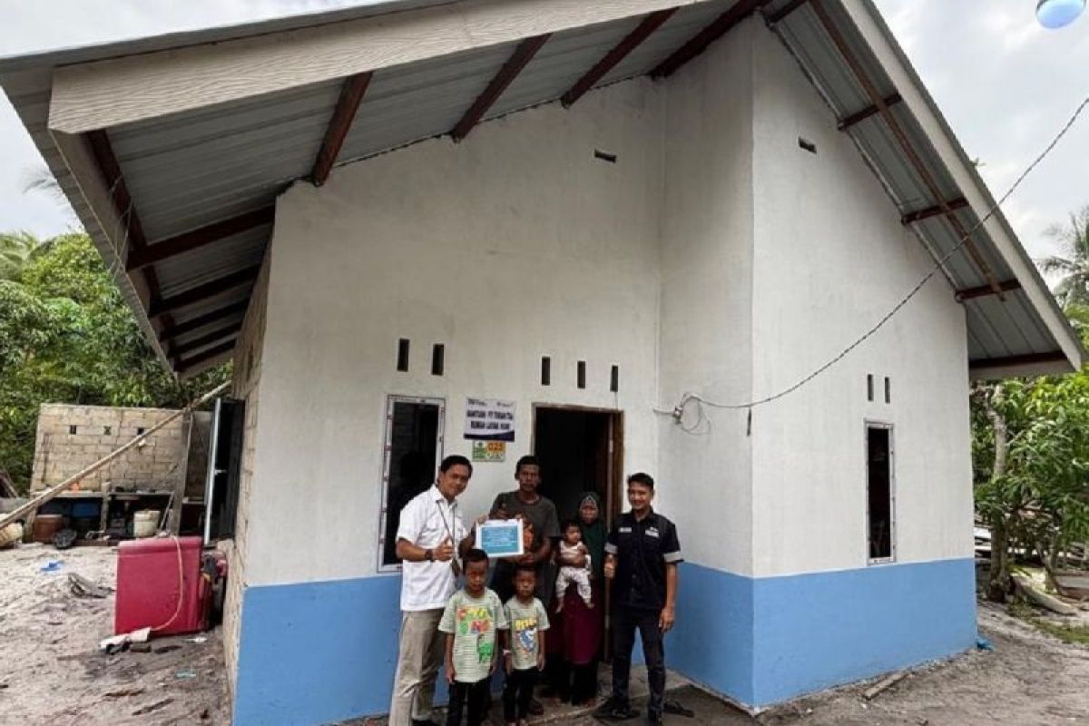 PT Timah serahkan RLH bantu warga Gemuruh
