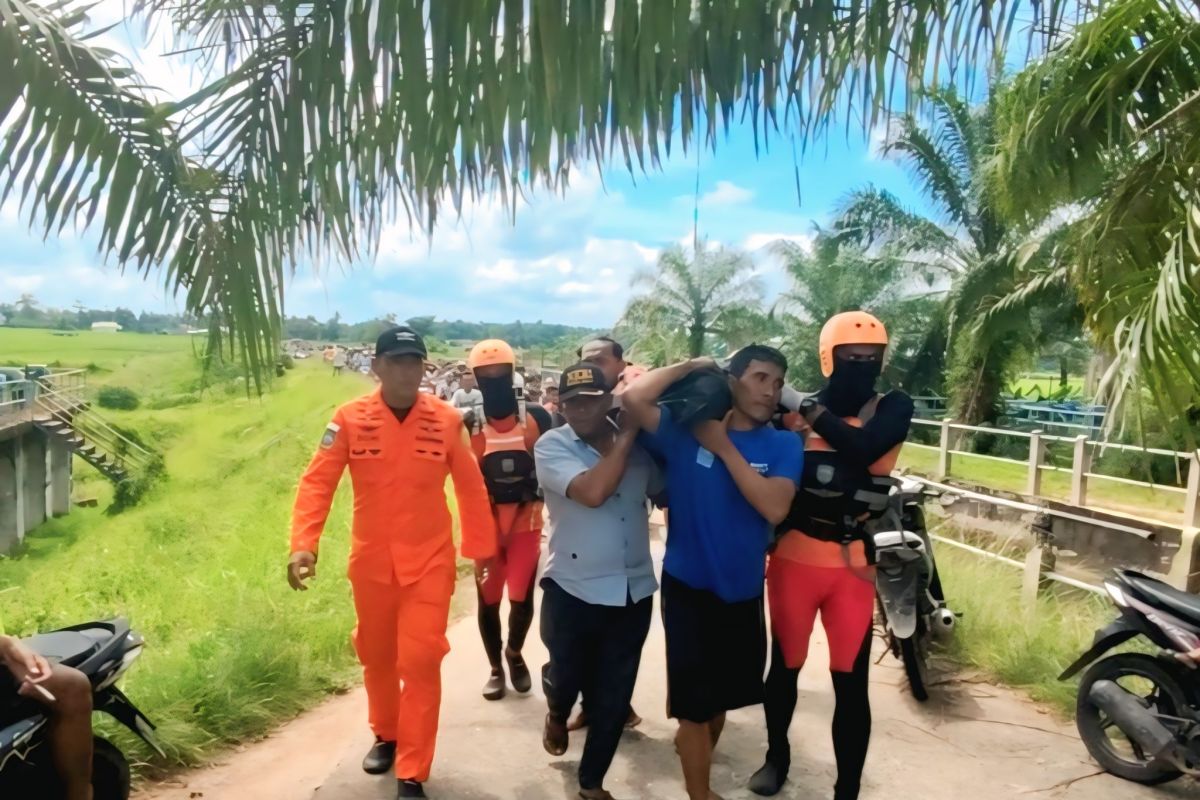 Tim SAR evakuasi jasad suami-istri di saluran irigasi OKU Timur