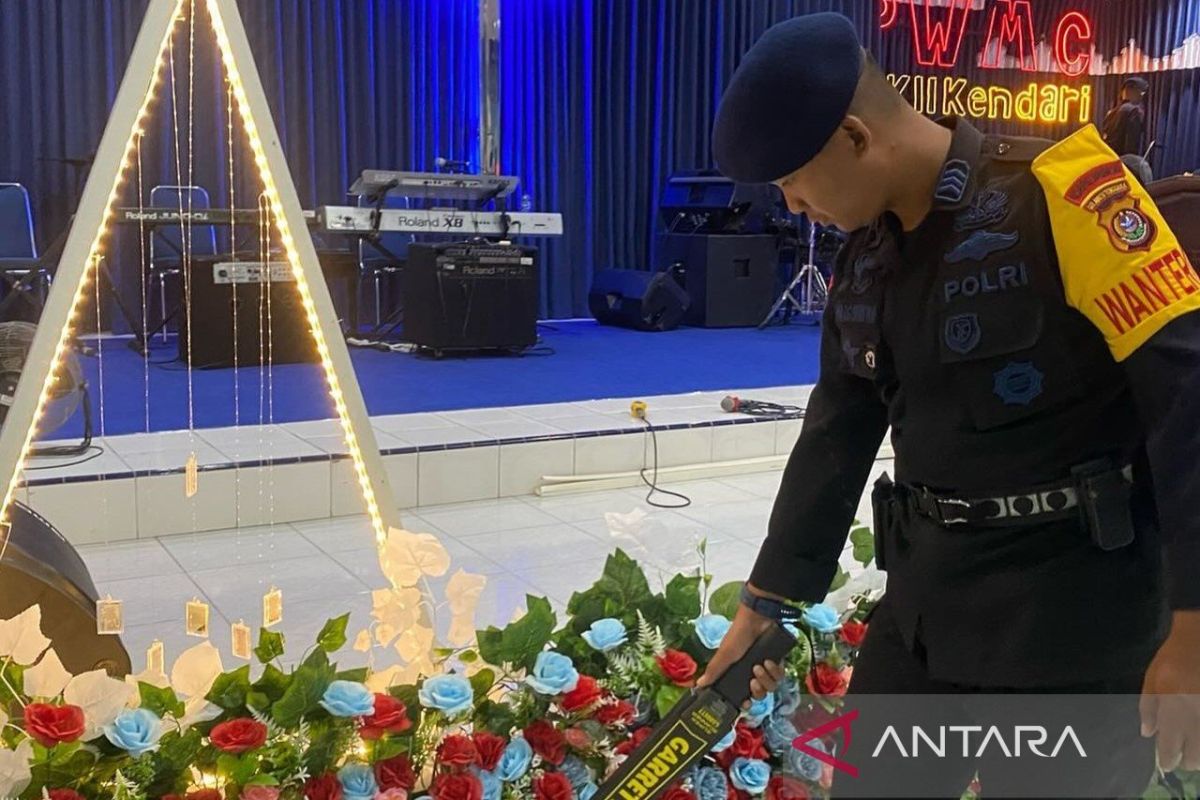 Brimobda Polda Sultra sterilisasi 20 gereja Ibadah Jumat Agung