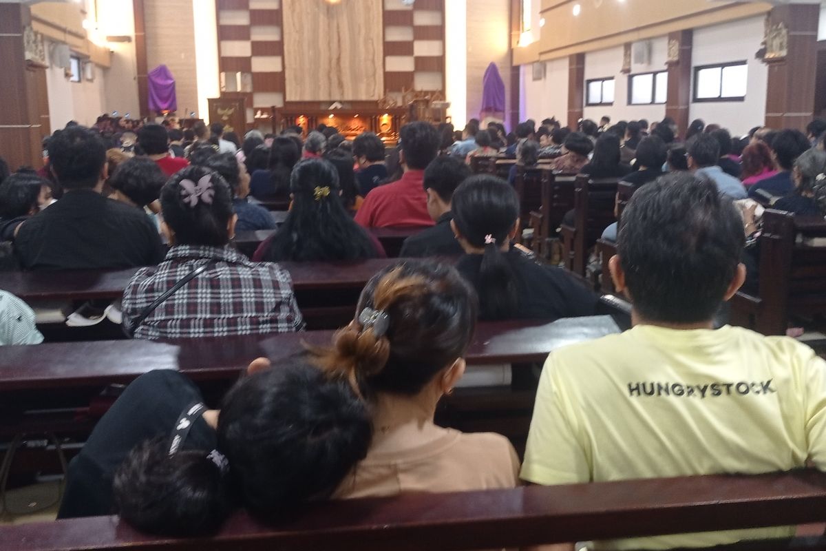 Ibadah Jumat Agung momentum bagi generasi muda berinovasi