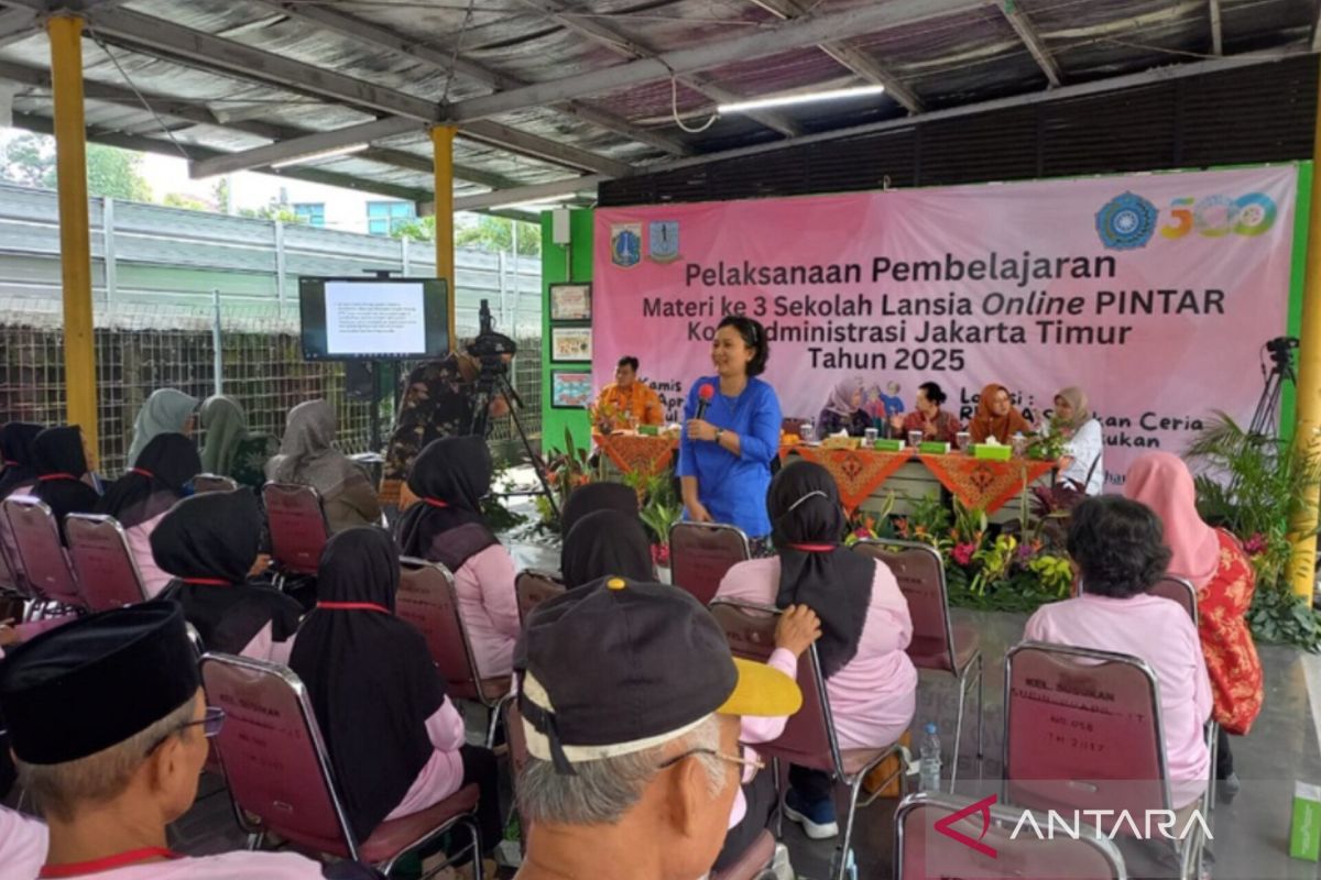 Jaktim perkuat peran posyandu lansia dengan mendirikan sekolah pintar