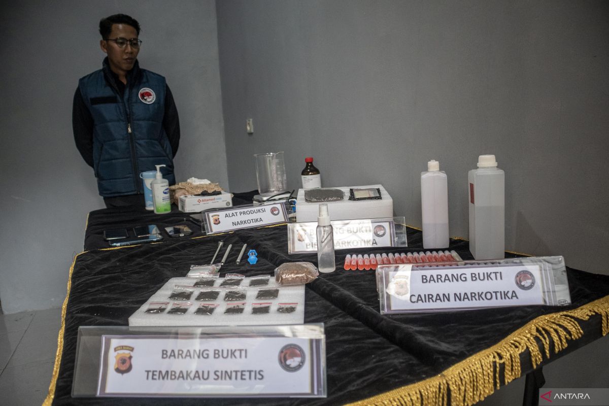 Apa hukuman bagi pengguna dan pengedar tembakau sintetis di Indonesia?