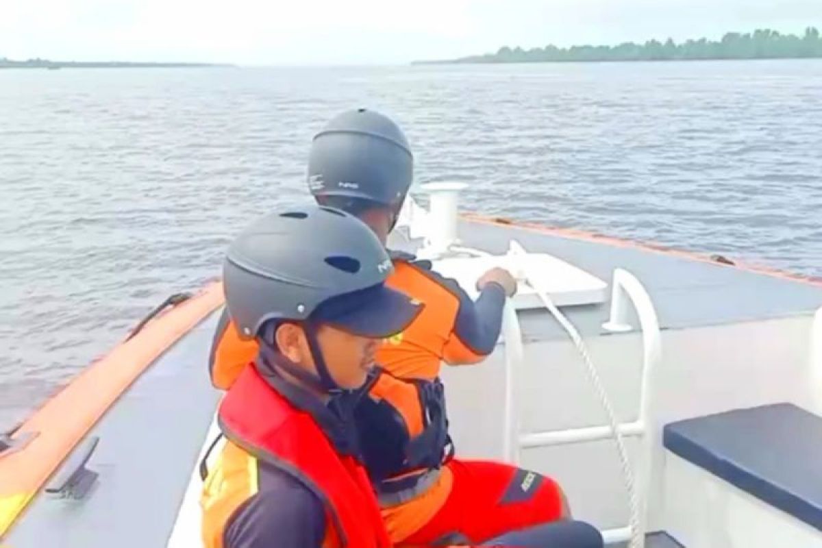 Pencarian penumpang jatuh ke laut muara Sampit belum membuahkan hasil