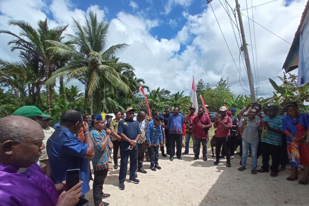 Bupati Jayapura mendorong kampung hidupkan BUMKam