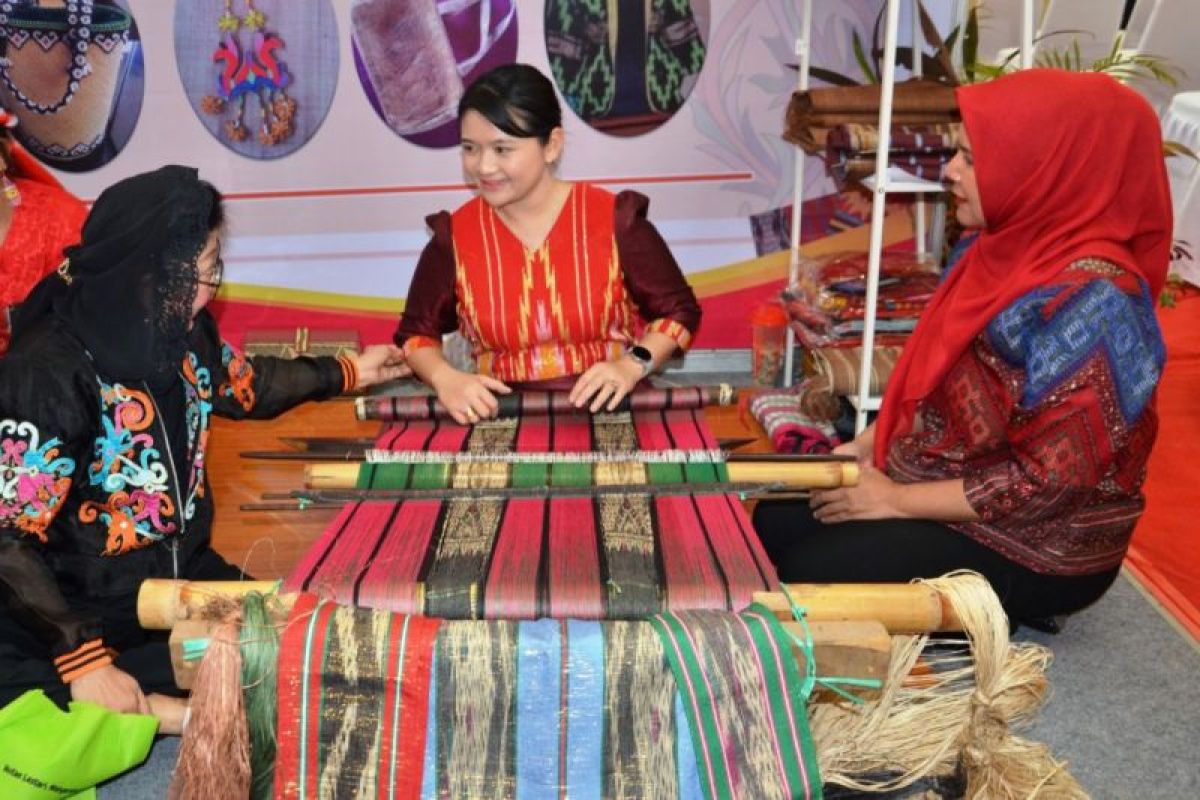 Dekranasda Kubar: Generasi cintai produk lokal bisa lewat pendidikan