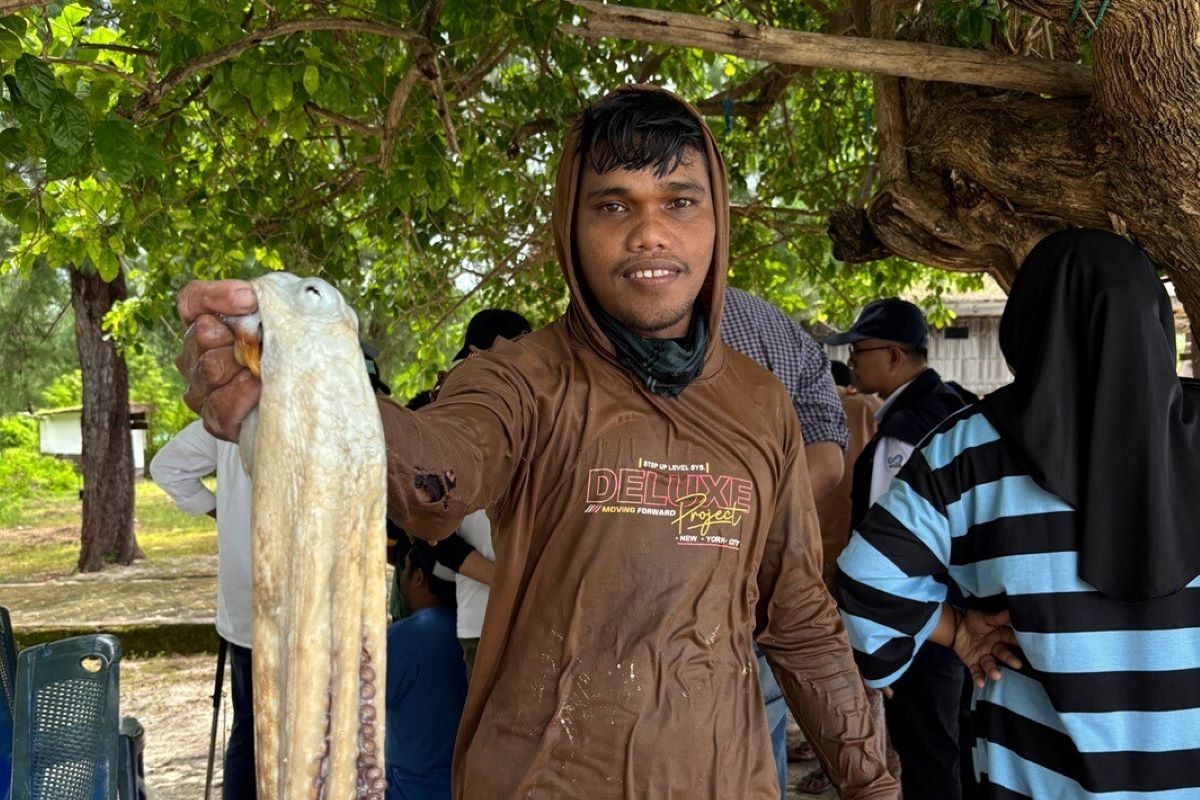 Nelayan di Pulau Lanjukang dan Langkai Makassar perkuat hak kelola laut
