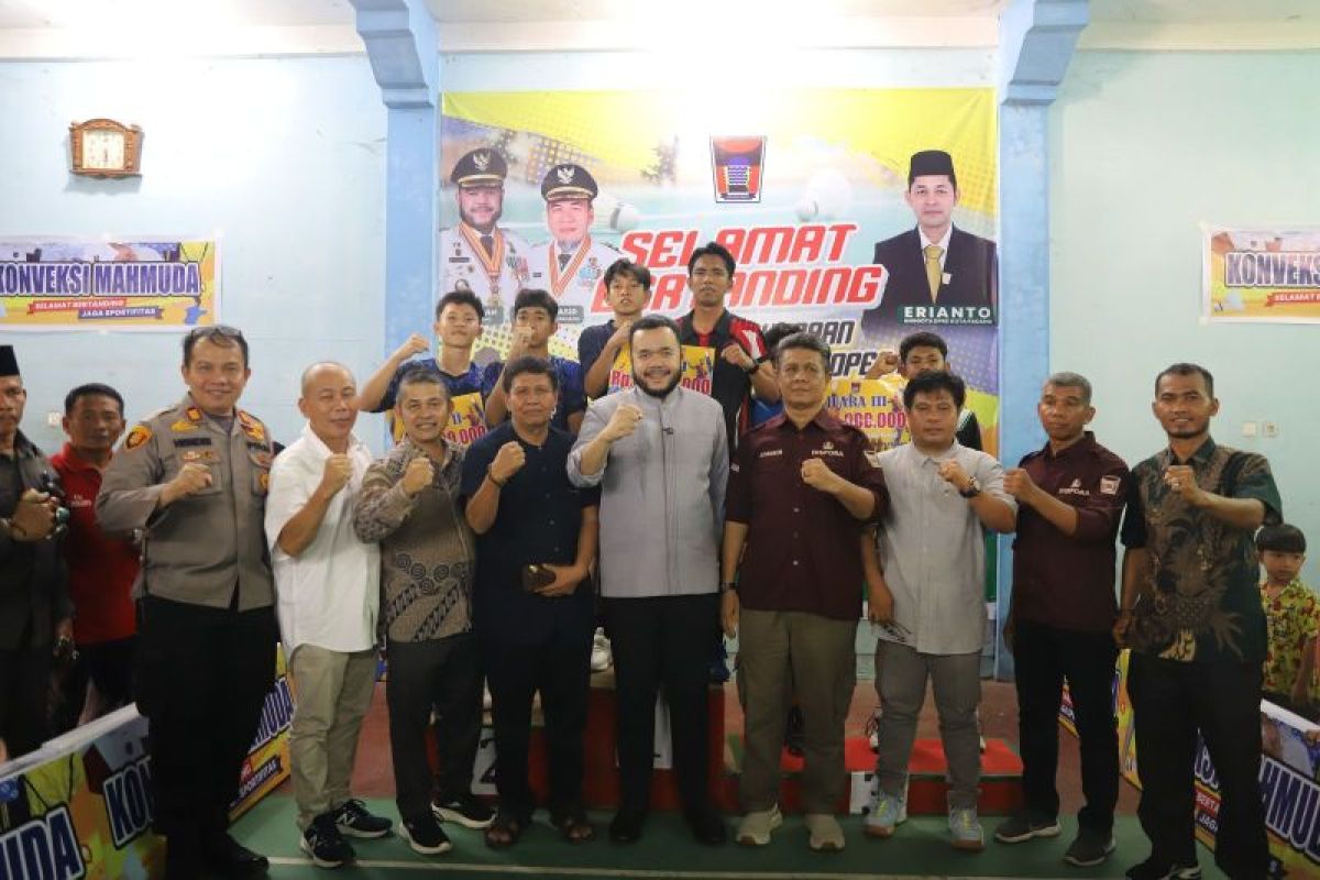 Wako Fadly Amran tutup Turnamen Bulu Tangkis se-Kota Padang