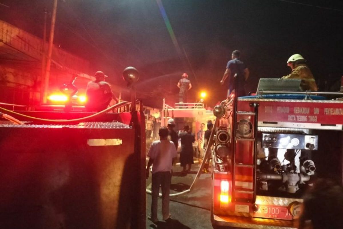 Dua ruko terbakar di Tebingtinggi, 2 terluka, mobil dan motor ikut hangus