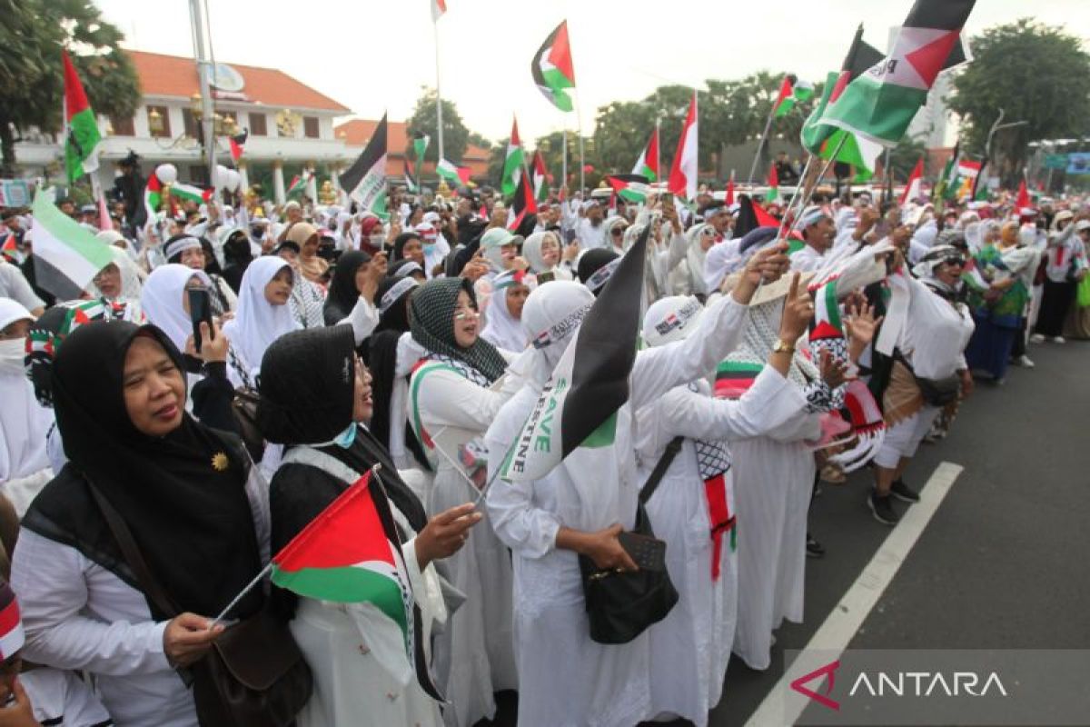 Ribuan warga ikuti Aksi Bela Palestina di Surabaya