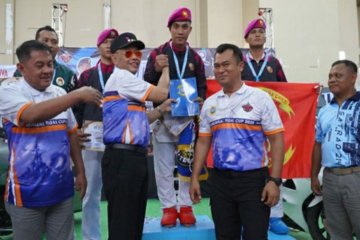 Dedy Yon buka Kejuaraan Karate Piala Danlanal Tegal