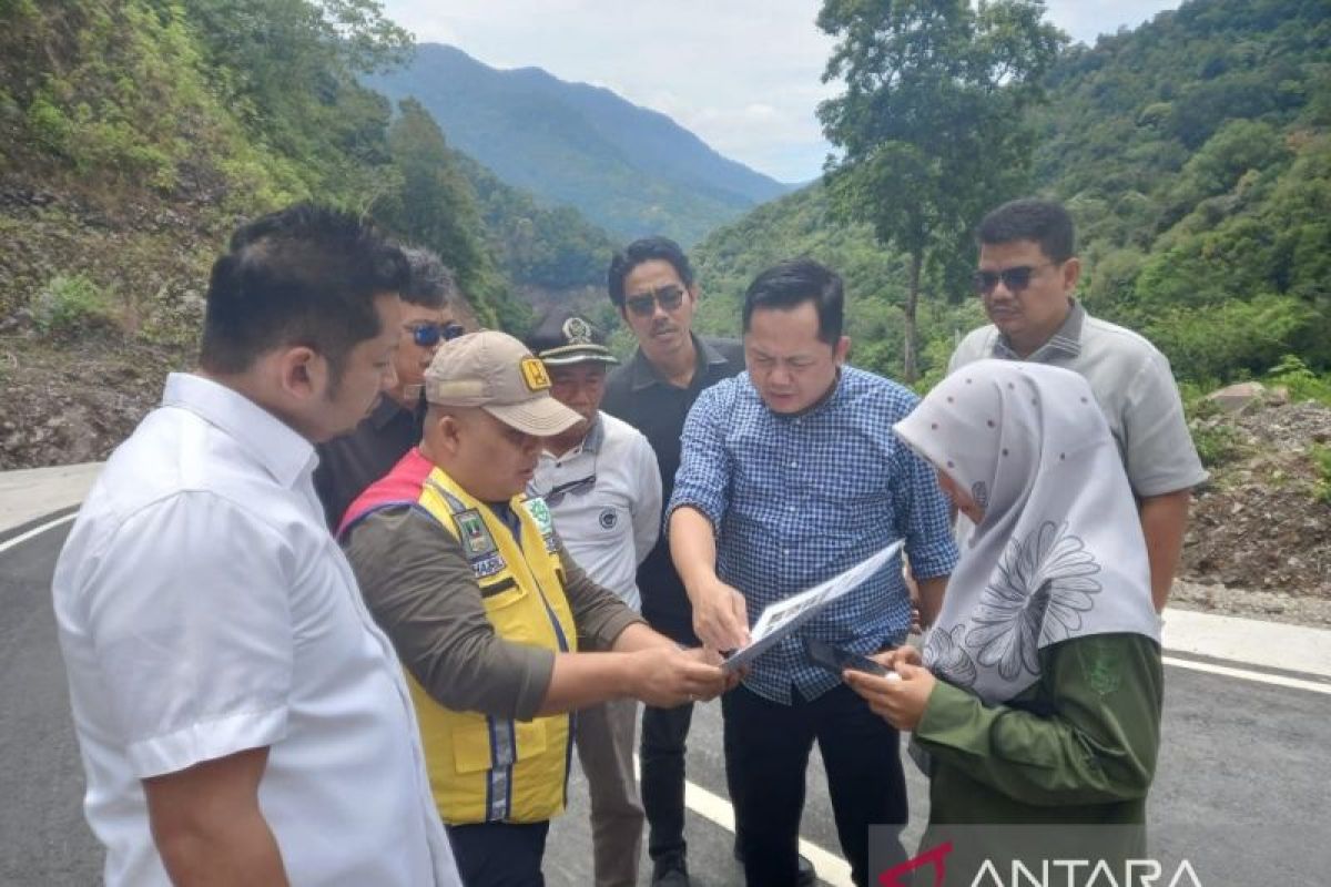 Sumbar targetkan jalan penghubung Solok-Pesisir Selatan rampung pada 2025