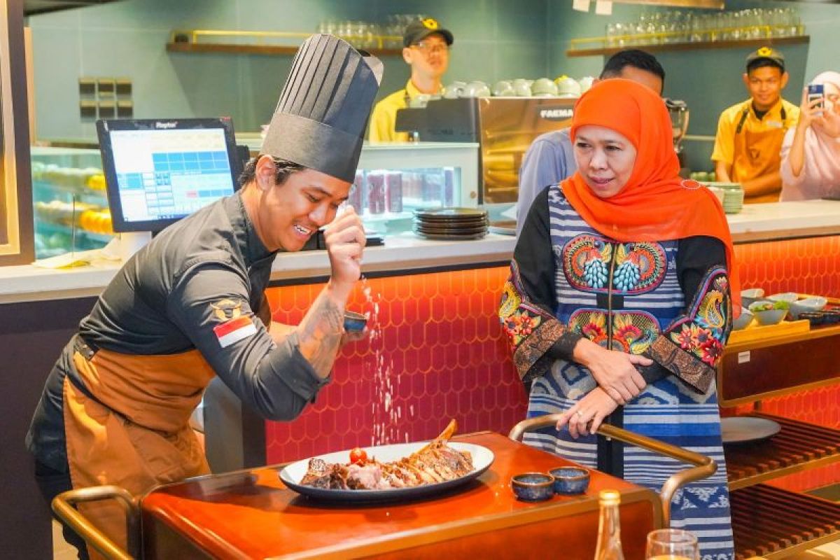 Khofifah sebut kehadiran Me'nate Steak & Seafood perkaya kuliner halal Surabaya