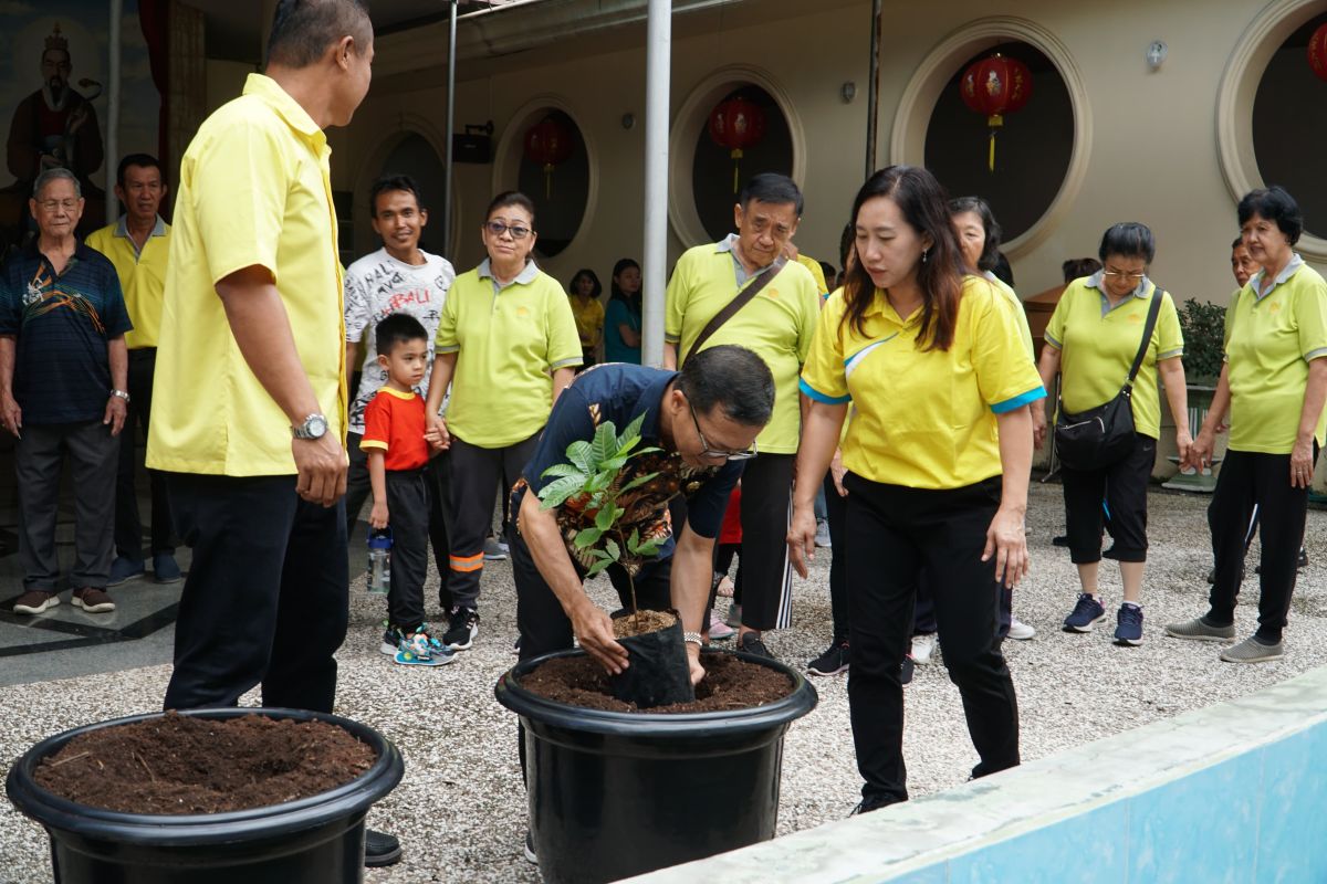 Umat Buddha Lampung tanam pohon dan apotek hidup lewat gerakan eco theologi