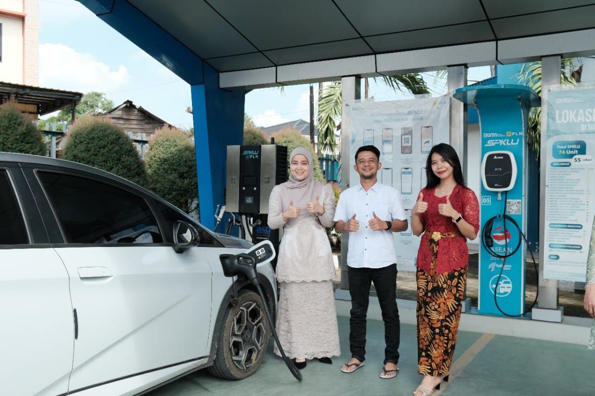 Srikandi PLN Binjai edukasi pengendara  listrik menuju energi bersih